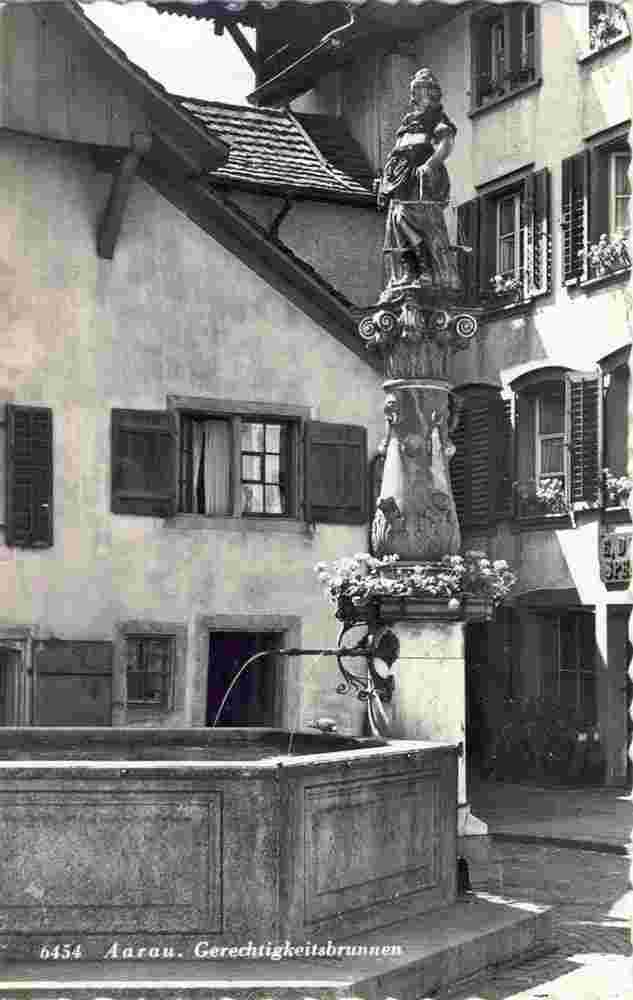 Aarau. Rathausgasse, Gerechtigkeitsbrunnen, 1955