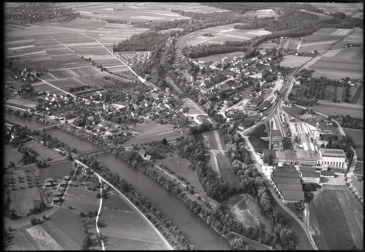 Panorama von Aarberg mit Zuckermühle, 1949
