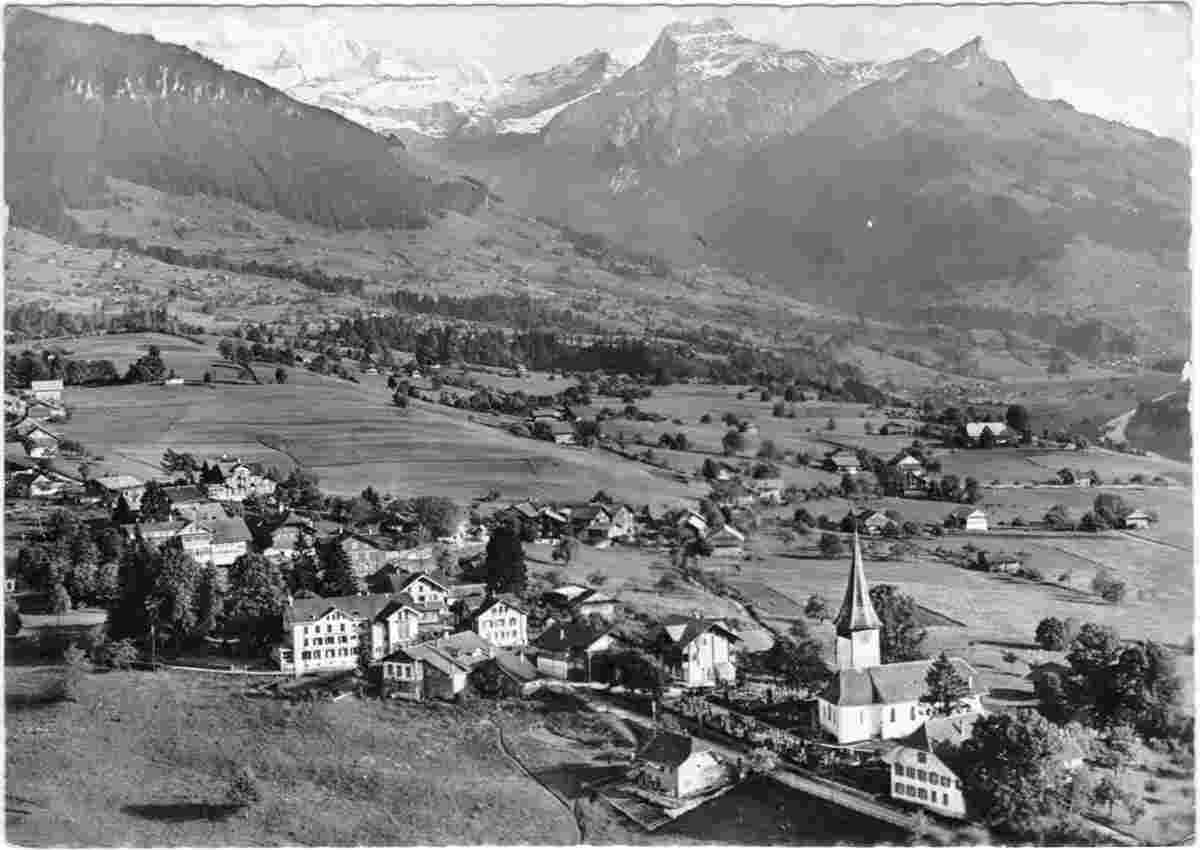Aeschi bei Spiez. Panorama von Dorf