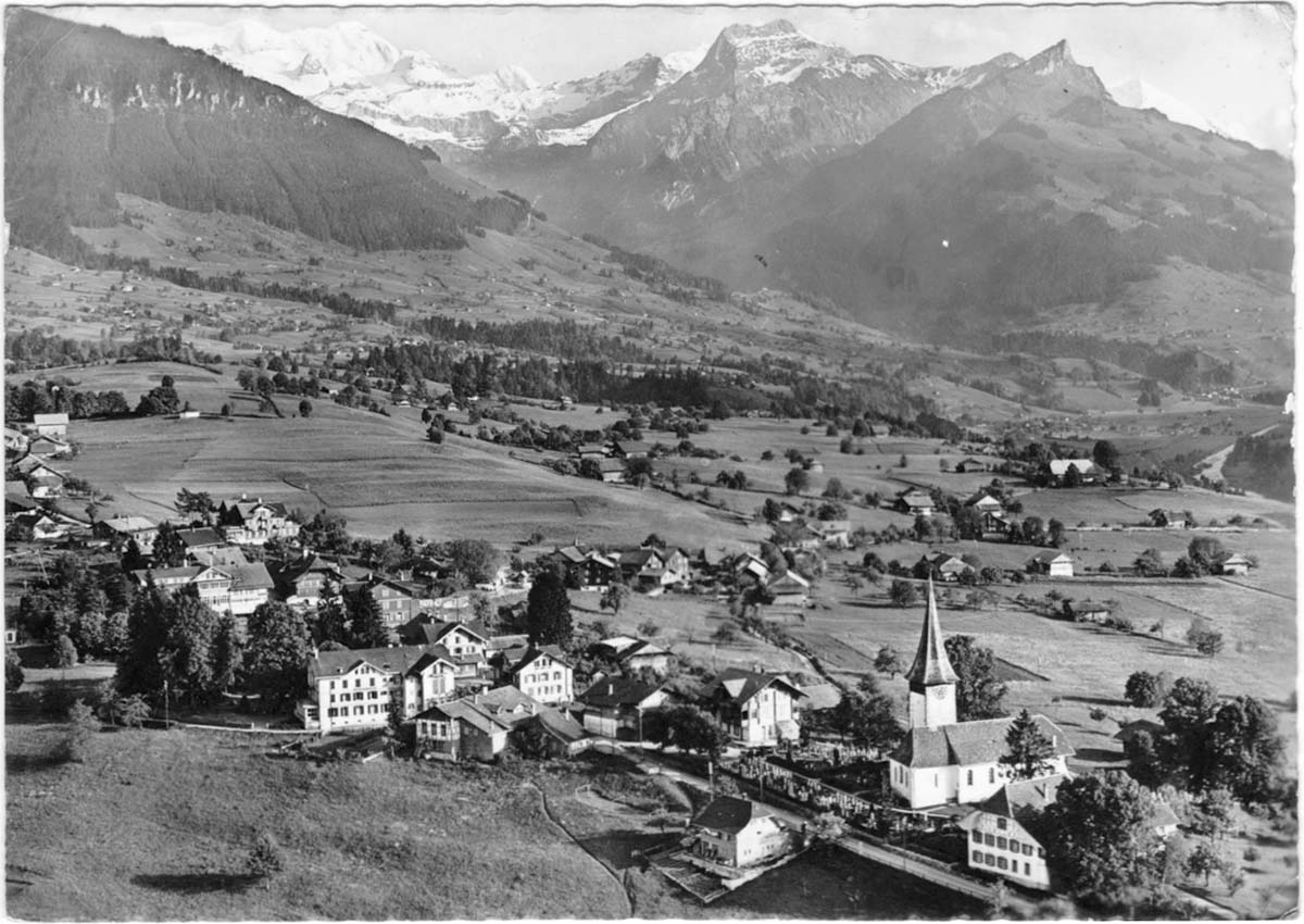 Aeschi bei Spiez. Panorama von Dorf