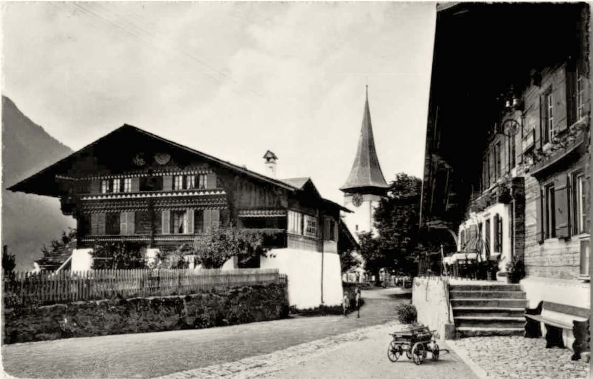 Aeschi bei Spiez. Panorama von Dorfstraße