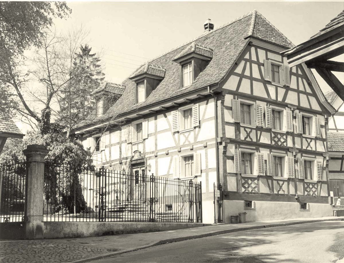 Allschwil. Wohnhaus - ehemals Doktorhaus, Schönenbuchstrasse, 5