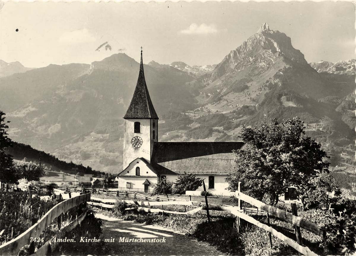 Amden. Panorama von Kirche mit Mürtschenstock, um 1950