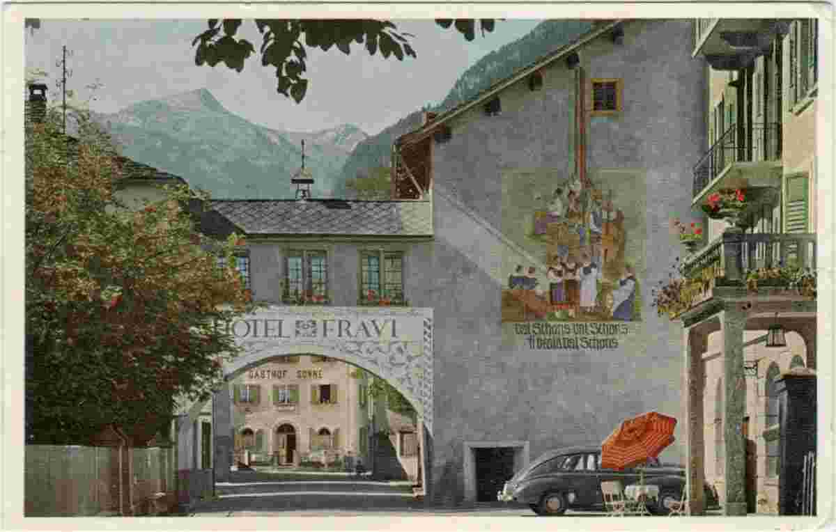 Andeer. Hotel Fravi, im Hintergrund - Gasthof Sonne, 1955