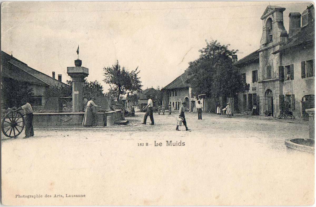 Arzier-Le Muids. Le Muids - La Place et fontaine, 1905