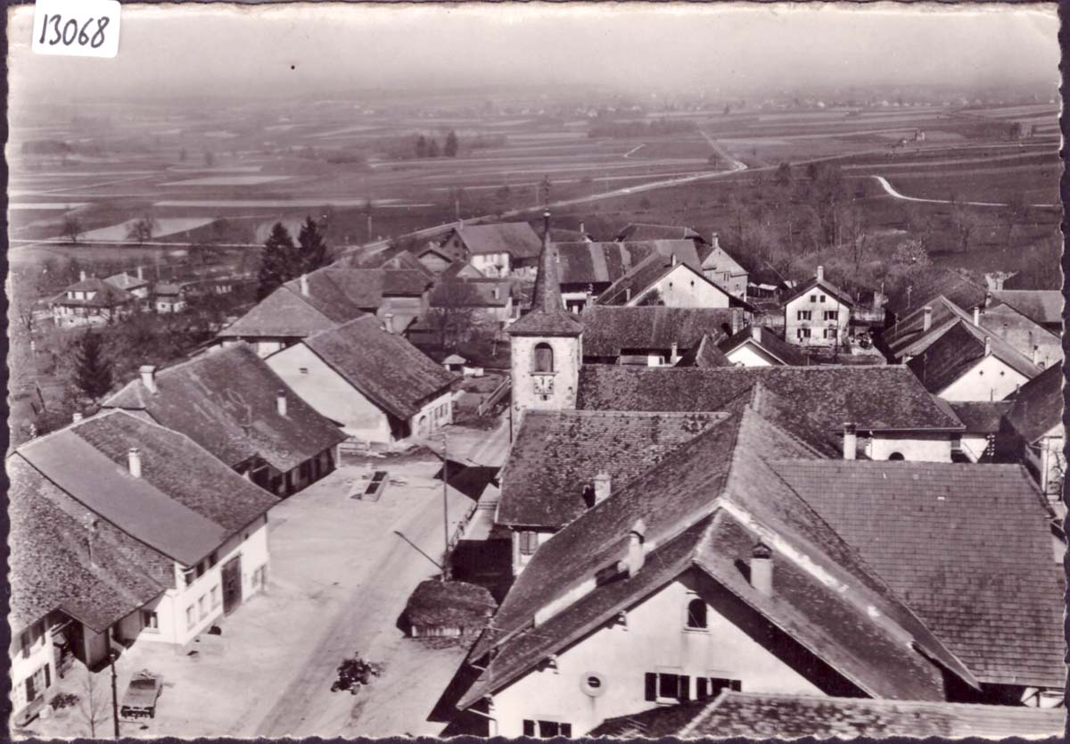 Assens. Panorama von Dorfstrasse