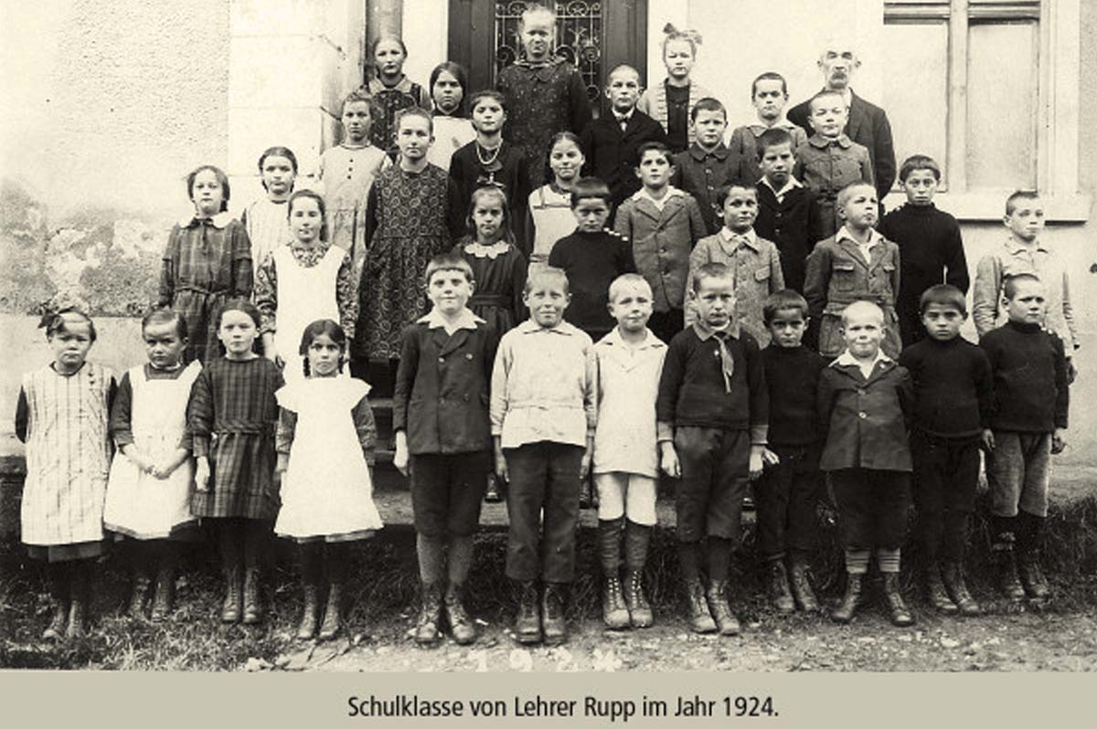 Attelwil. Schulklasse von Lehrer Rupp in Jahr 1924