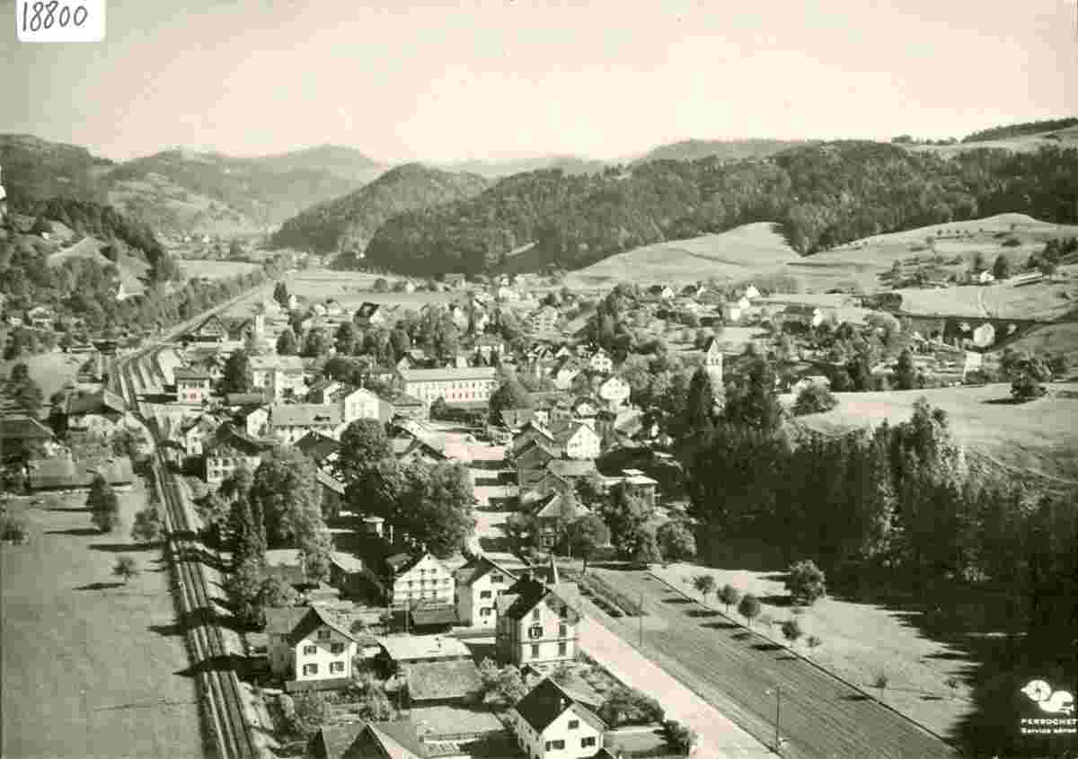 Panorama von Bauma mit Bahnhof