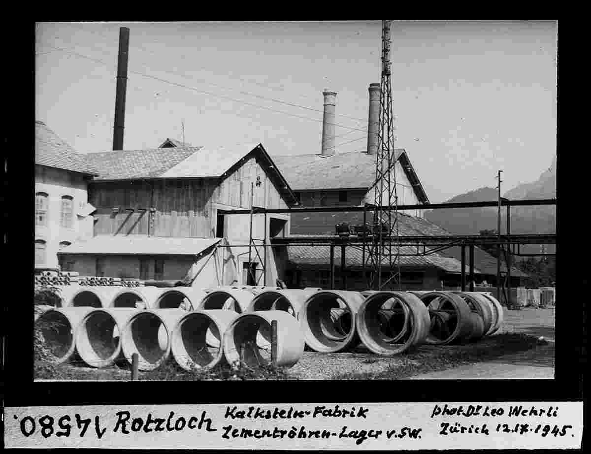 Ennetmoos. Rotzloch - Kalksteinfabrik, Zementröhren-Lager, 1945