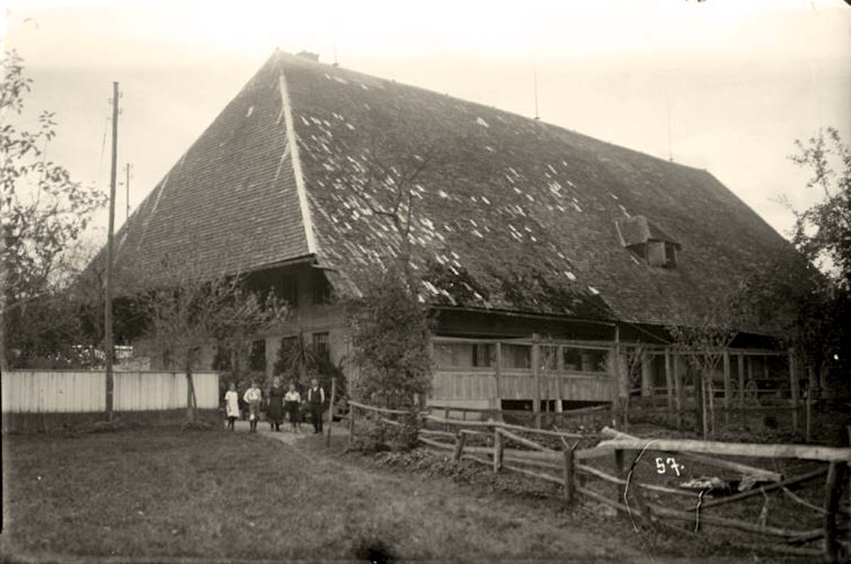 Iffwil. Bauernhaus der Familie Weber-Sunnmatt, um 1930