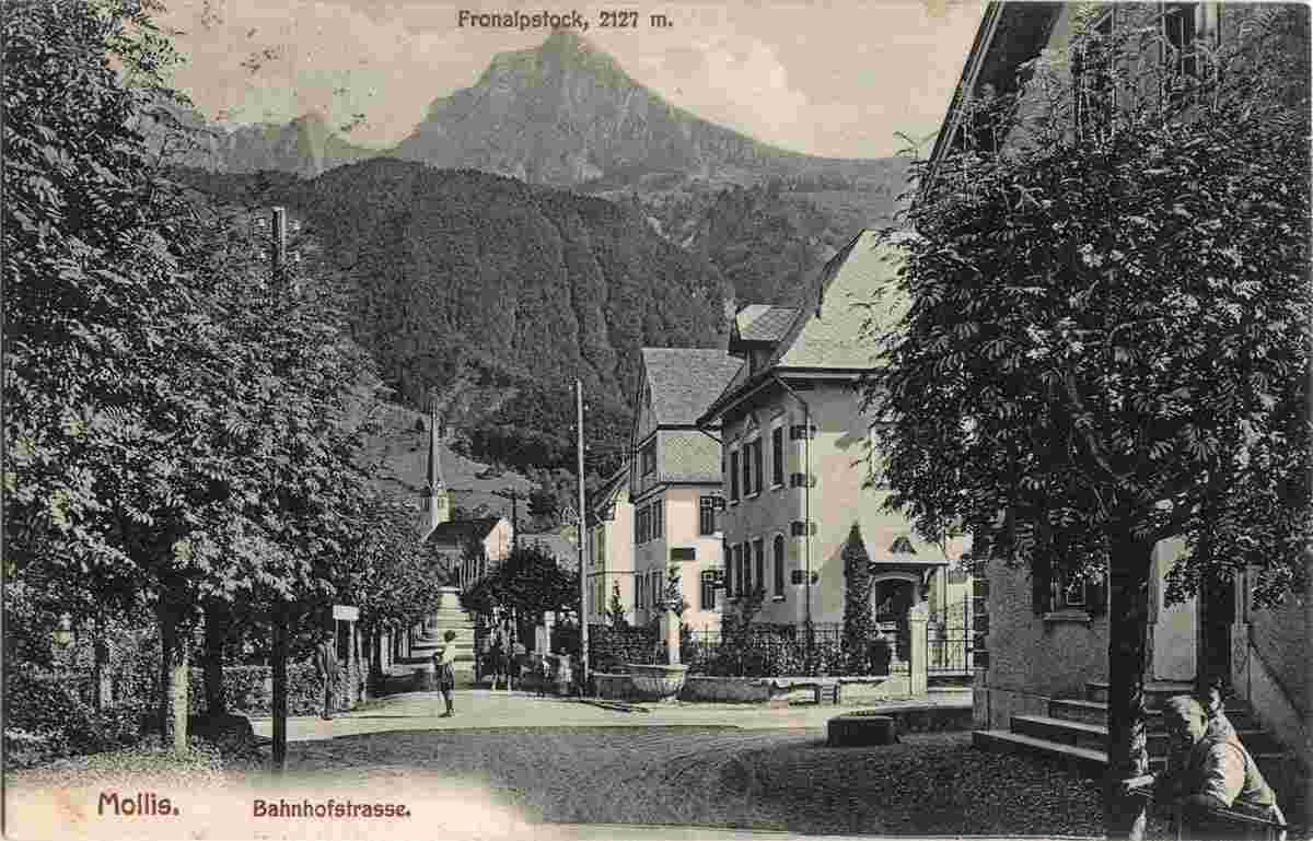 Mollis. Bahnhofstraße mit brunnen, 1910