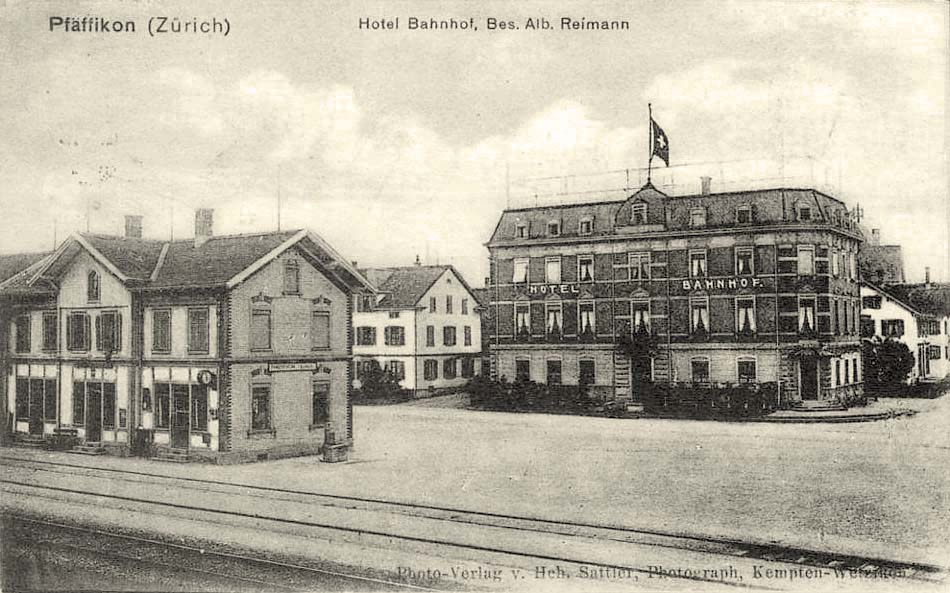 Pfäffikon. Bahnhof und Hotel 'Bahnhof', 1922