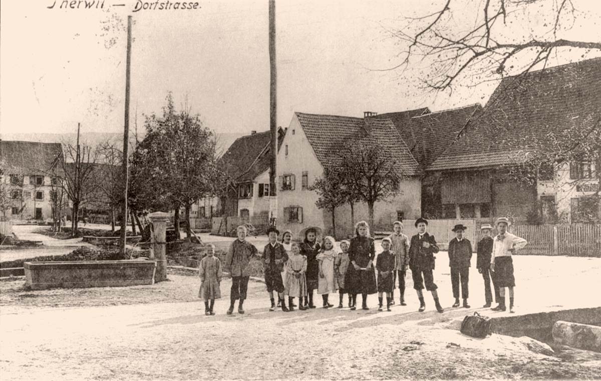 Therwil. Ecke Schulgasse und Benkenstraße, um 1900