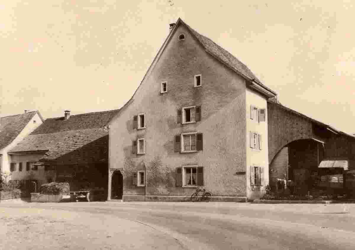 Therwil. Geburtshaus des Kantons Gründers Stephan Gutzwiller am Mittleren Kreis
