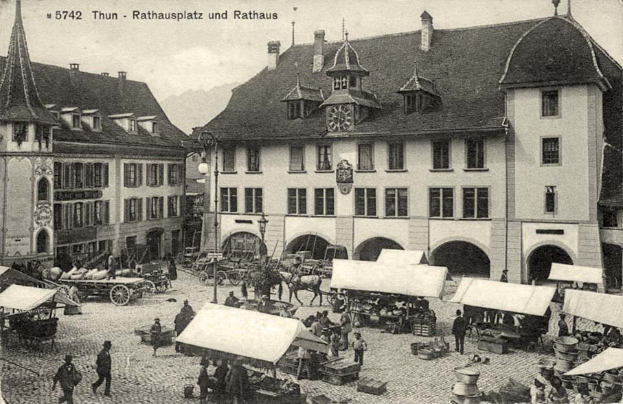 Thun (Thoune). Marktplatz und Rathaus