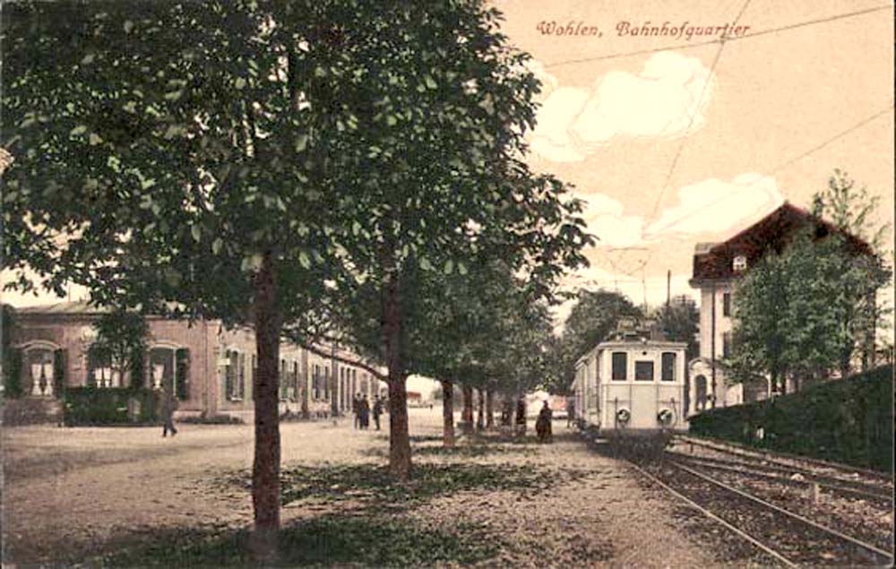 Wohlen AG. Bahnhofquartier mit Bahnhof und Tram