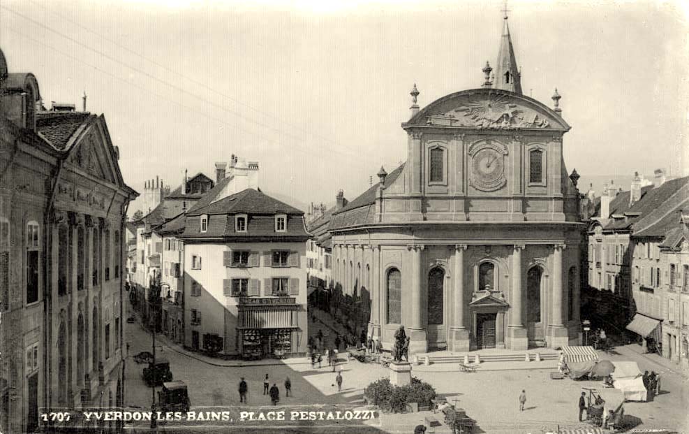 Yverdon-les-Bains. Place Pestalozzi avec marché