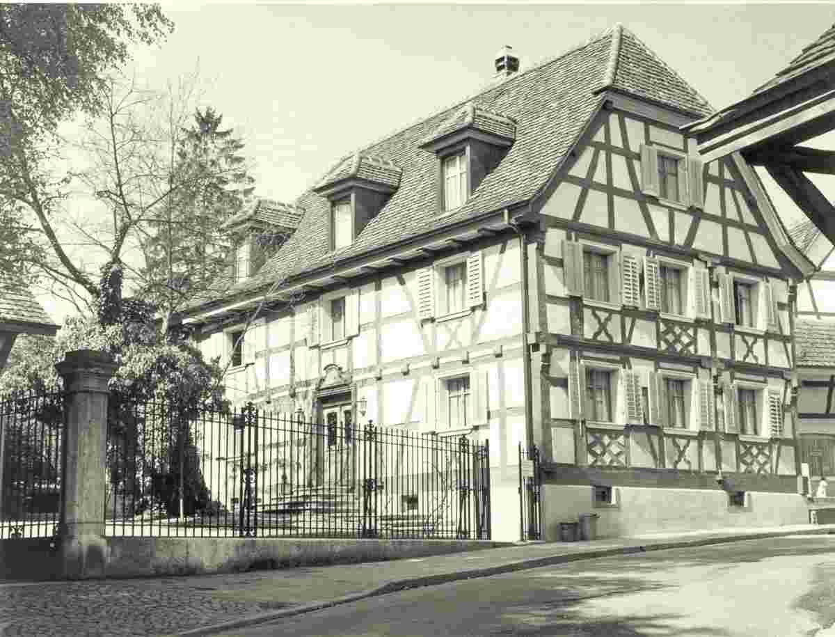 Allschwil. Wohnhaus - ehemals Doktorhaus