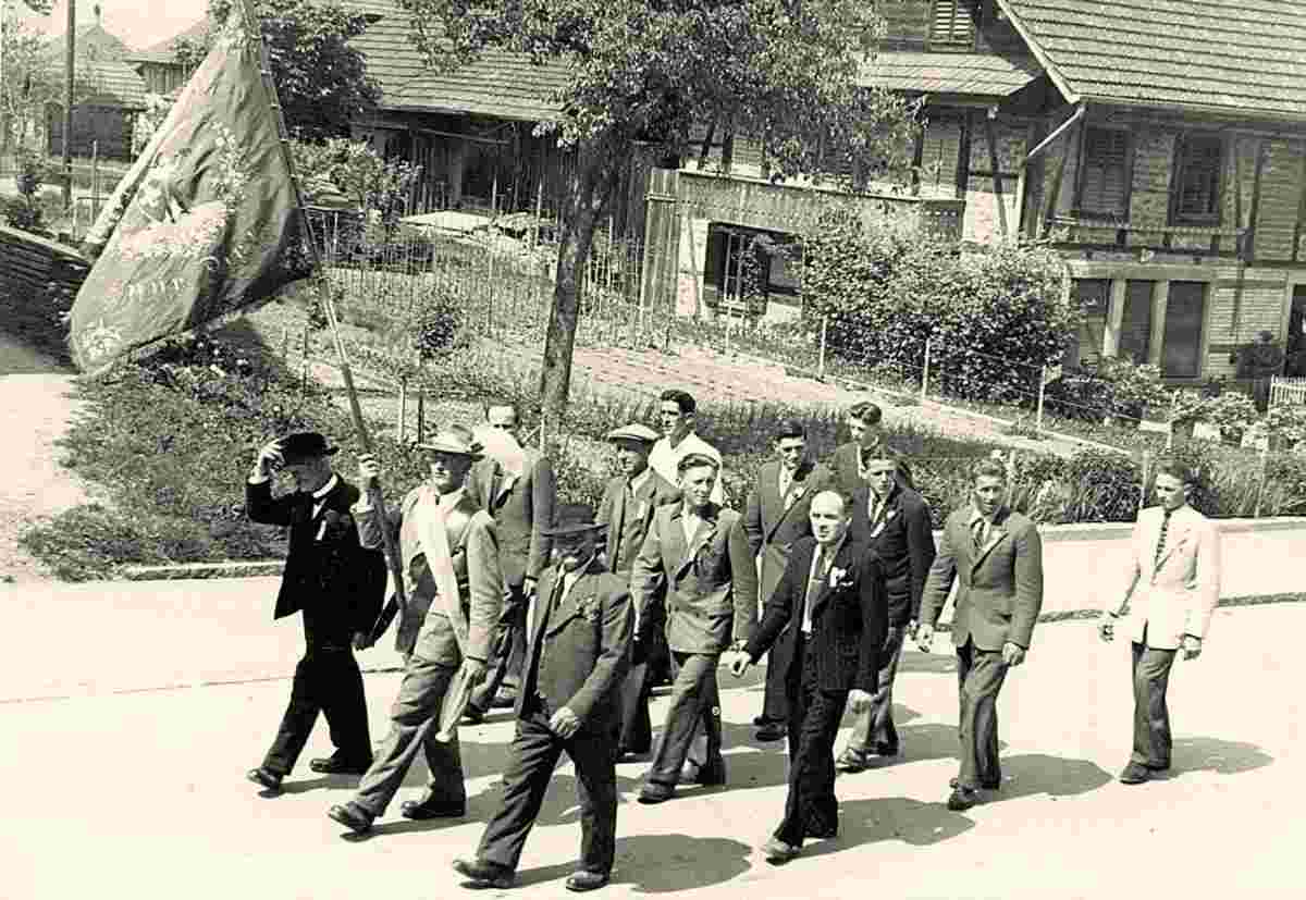 Festumzug der Schützen Roggliswil in Altbüron, 1950