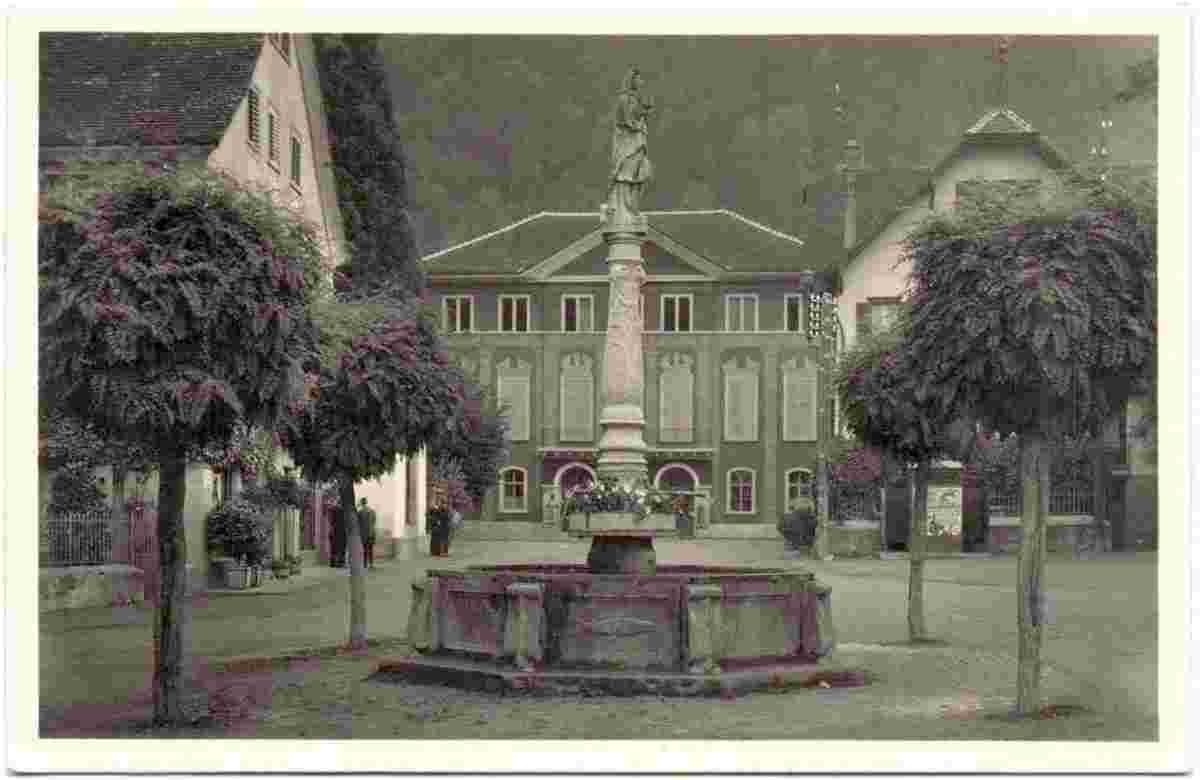 Altdorf. Brunnen mit Tellspielhaus