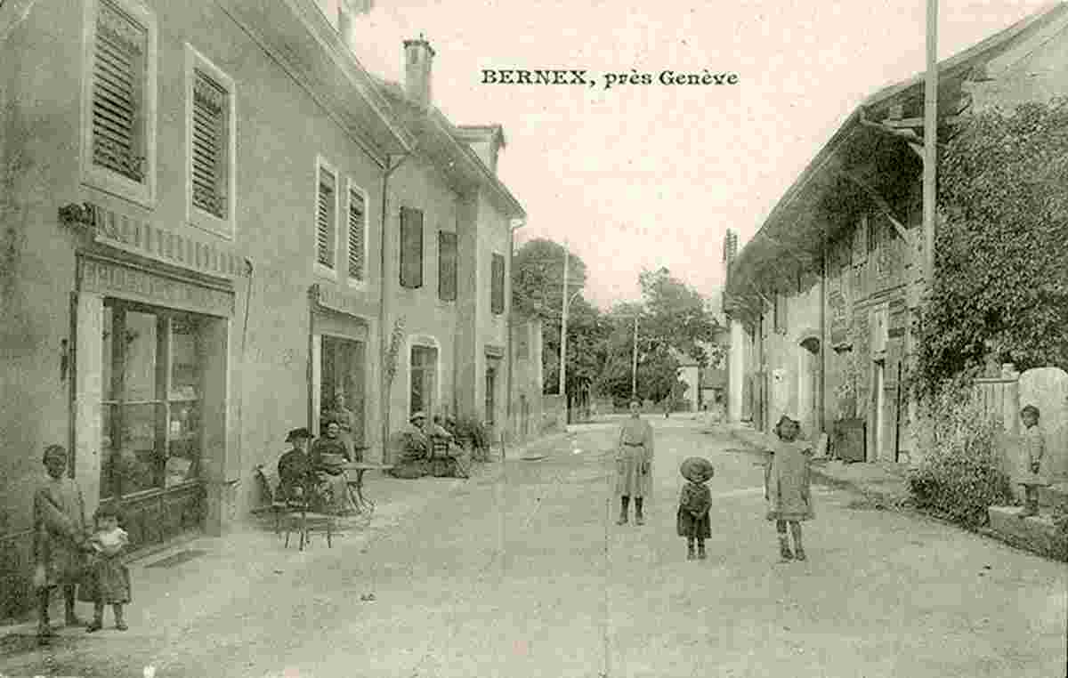 Bernex. Panorama du village rue
