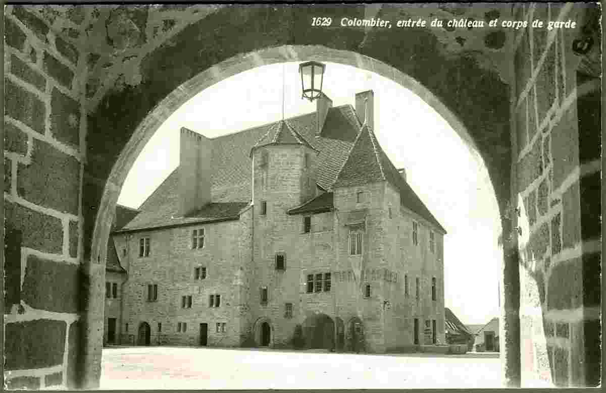 Colombier - Entrée du Château et Corps de Garde