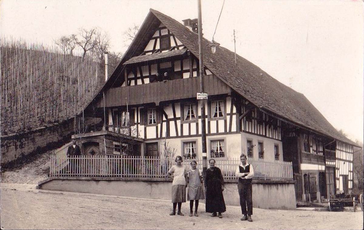 Haus mit Familie, zwischen Eglisau und Rafz, 1927