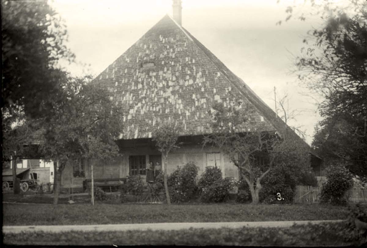 Iffwil. Bauernhaus mit Schindeldach, um 1930