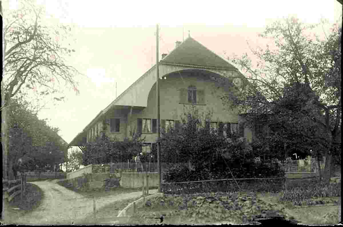 Iffwil. Hof der Familie König, um 1930