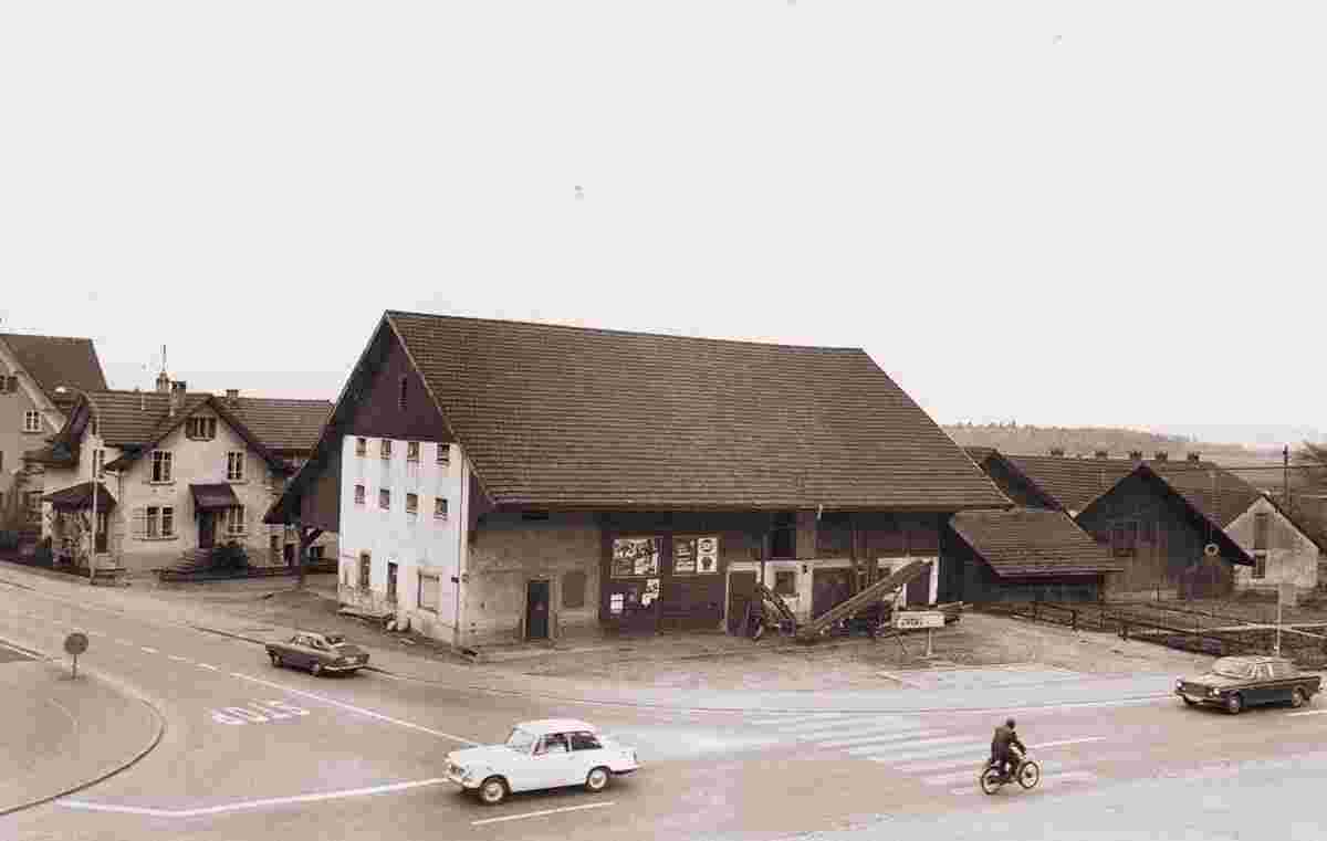 Oberglatt. Bahnhofplatz