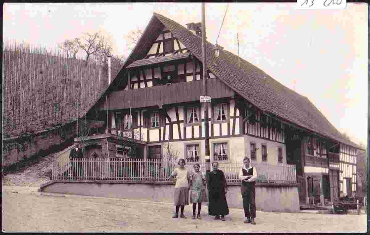 Rafz. Haus mit Familie, zwischen Eglisau und Rafz, 1927