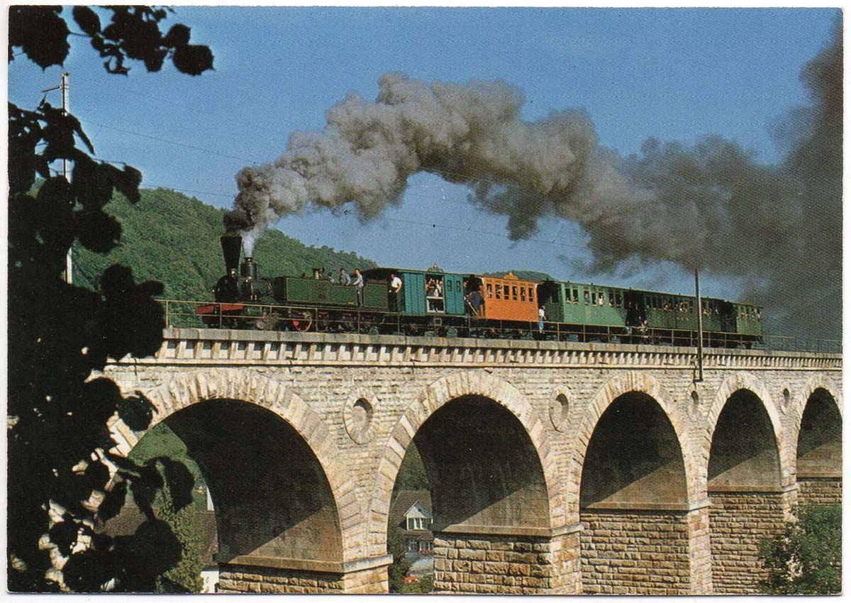 Rümlang. Dampflokomotive am Bahn Viadukt (Baujahr 1858), um 1970