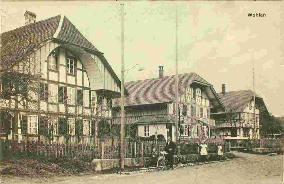 Wohlen bei Bern. Häusergruppe an der Hauptstrasse zwischen dem Gasthof zum Kreuz und der Uettligenstrasse, 1921