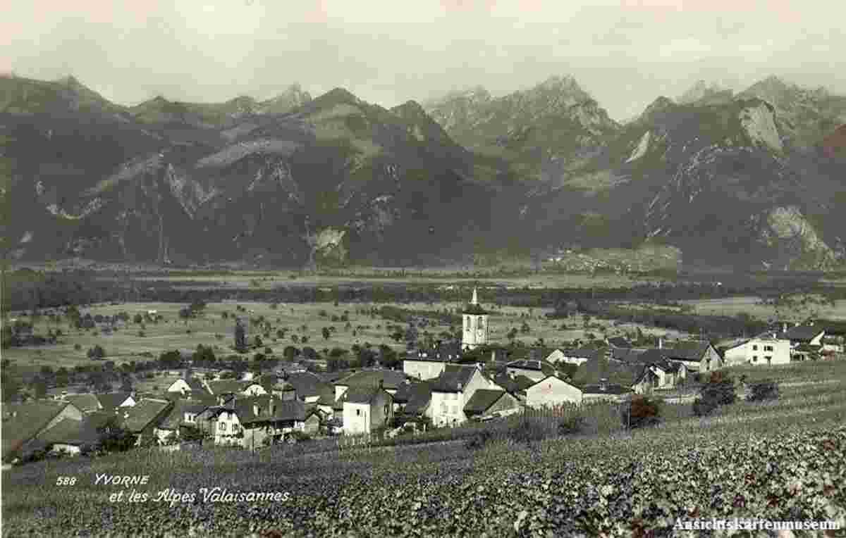 Yvorne. Panorama du village et les Alpes Valaisannes, 1935